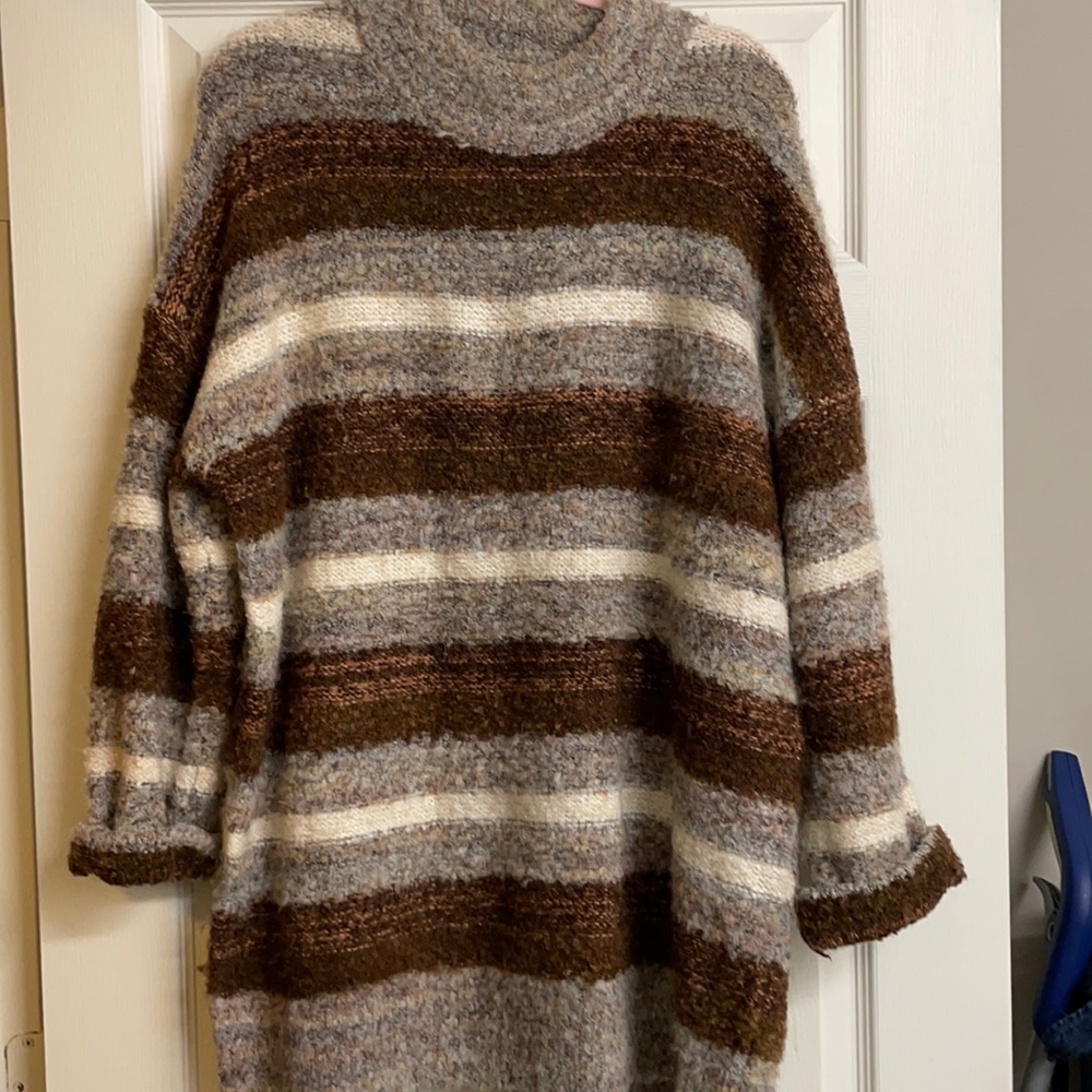 Gently used sweater, excellent condition
